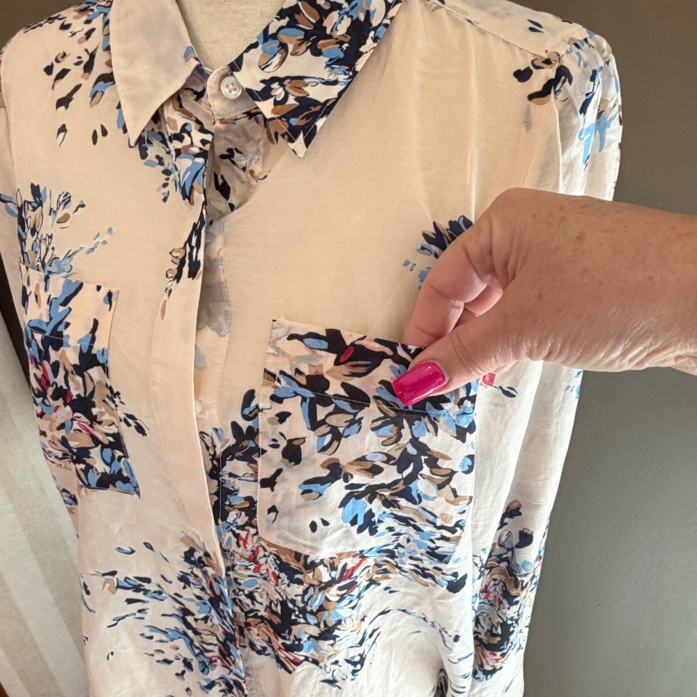 White House Black Market Soft Pink Floral Long Sleeve Silk Blend Shirt, Size 8 - Picture 3 of 13